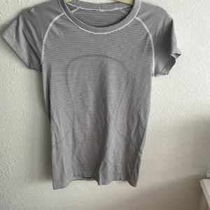 Stripped lululemon shirt!!! Used 3 time!!!